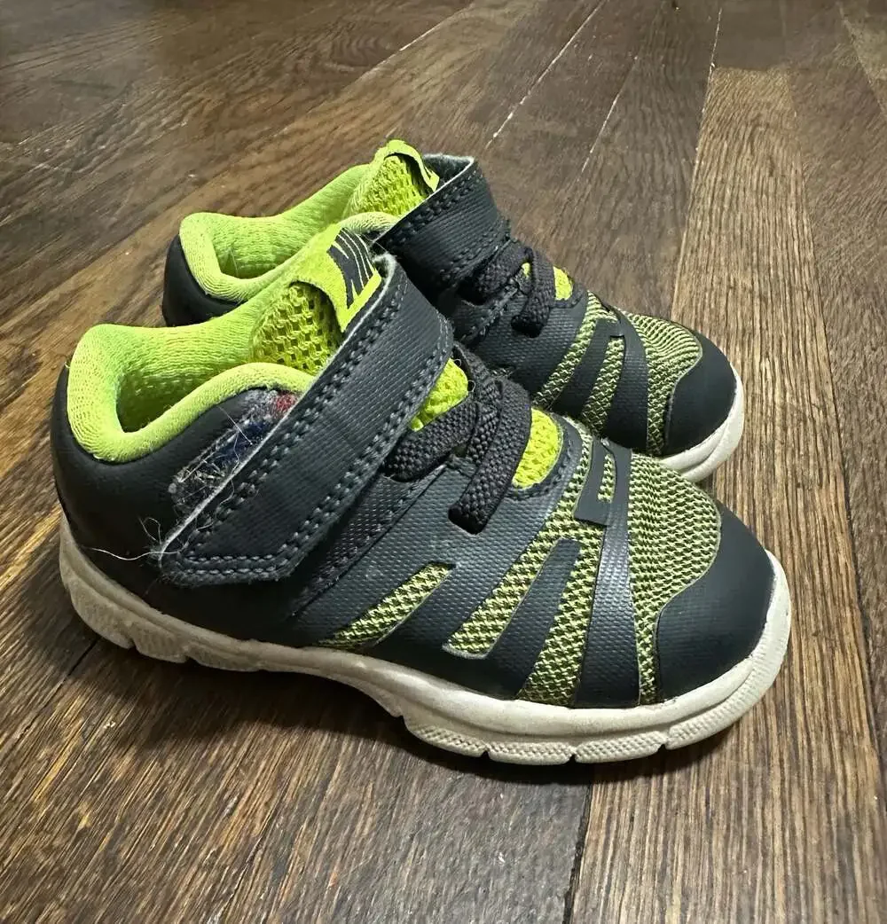 Nike toddler sneakers